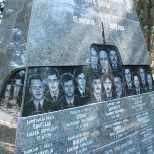 Фотография Памятник морякам погибшим на подлодке Курск