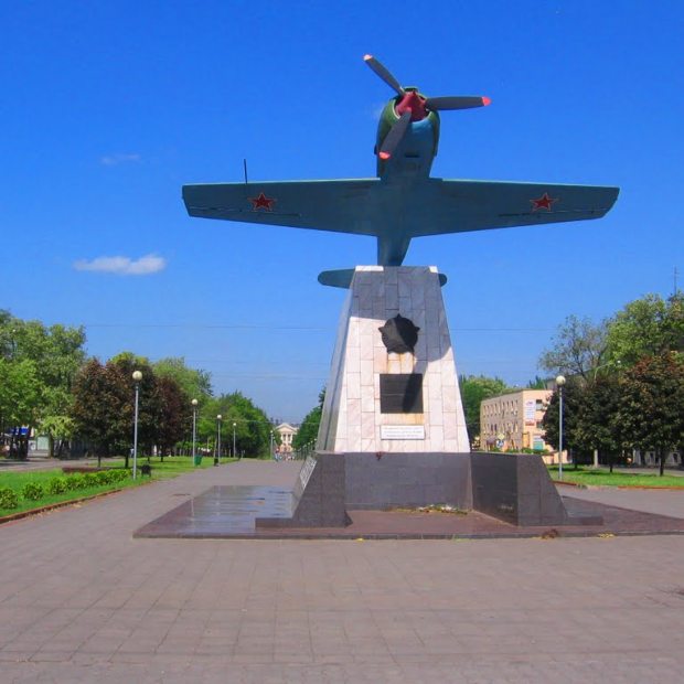 Фотографии памятника 
            Памятник летчикам