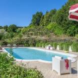 Фотография гостевого дома Plush Holiday Home in Belforte all'Isauro with Swimming Pool