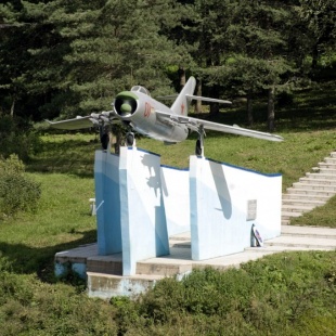 Фотография памятника Самолет-памятник МиГ-17