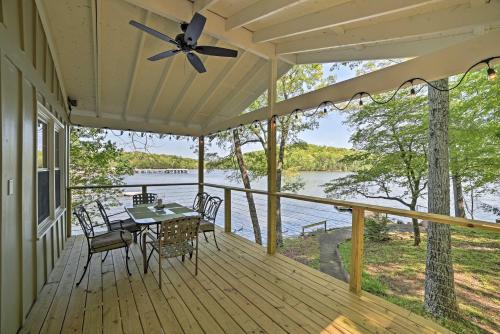 Фотографии гостевого дома 
            Serene Lakefront Harrison Cottage with Dock and Views!
