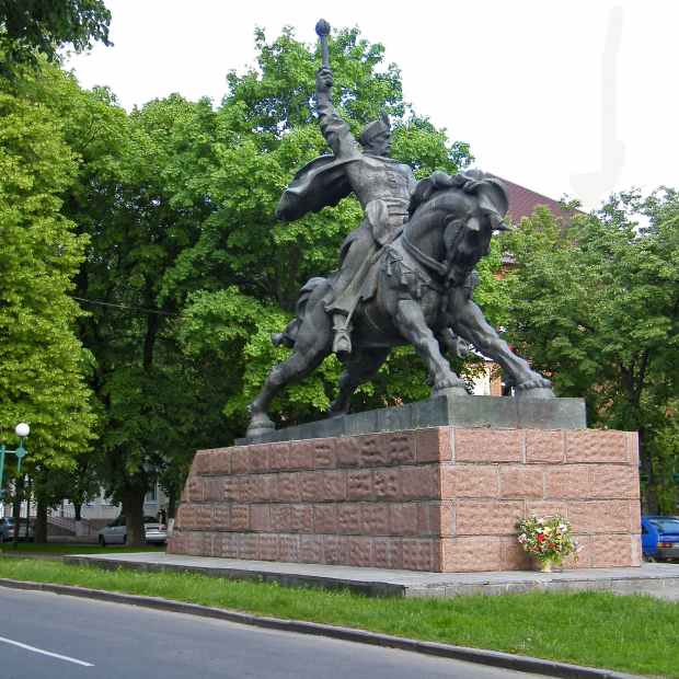 Фотографии памятника 
            Памятник Хмельницкому