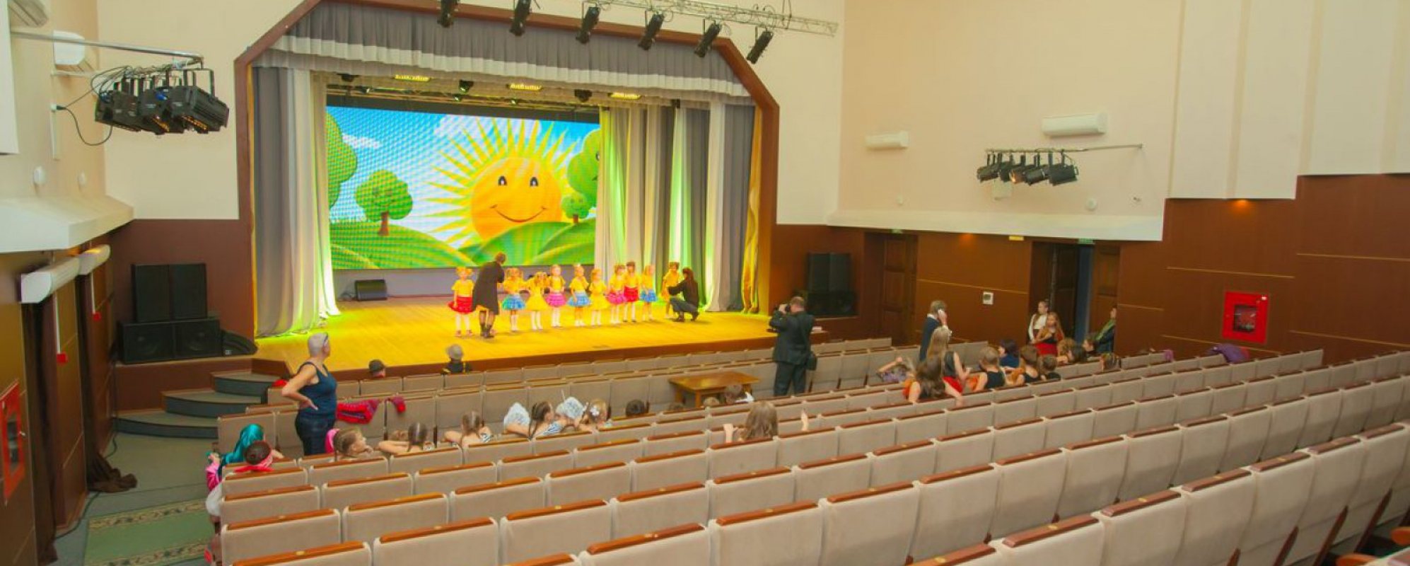 Фотографии концертного зала Зрительный зал ДК железнодорожников