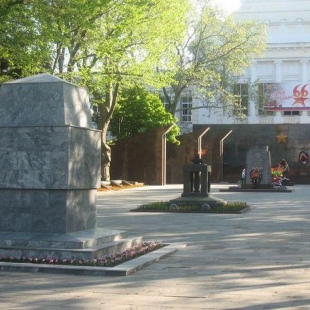 Фотография достопримечательности Площадь Героев