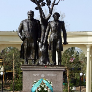 Фотография памятника Памятник  Абаю и Пушкину