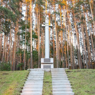 Фотография памятника Памятный обелиск на месте открытия первого месторождения золота
