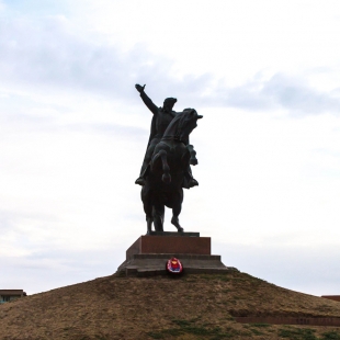 Фотография памятника Оке Городовикову