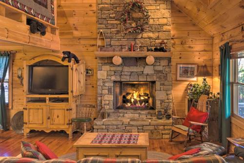 Фотографии гостевого дома 
            Cozy Log Cabin Retreat in Lake Lure Village Resort