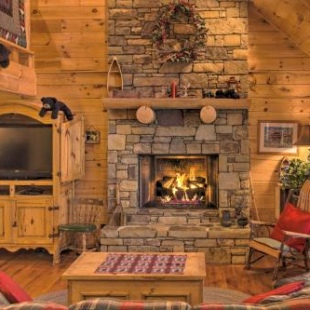 Фотография гостевого дома Cozy Log Cabin Retreat in Lake Lure Village Resort