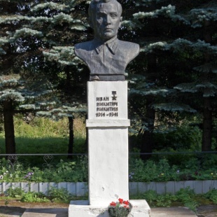 Фотография памятника Памятник И.Н. Никитину