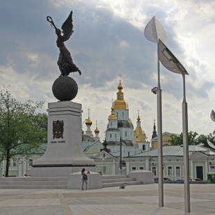 Фотография достопримечательности Площадь Конституции