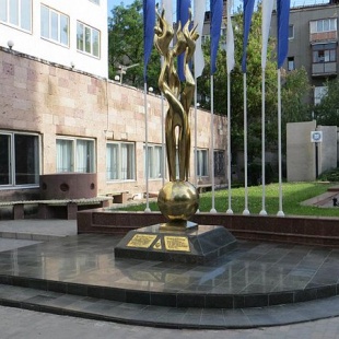 Фотография памятника Памятник Факел знаний