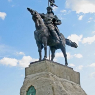Фотография памятника Памятник булгарскому эмиру Ибрагиму I бен Мухамаду