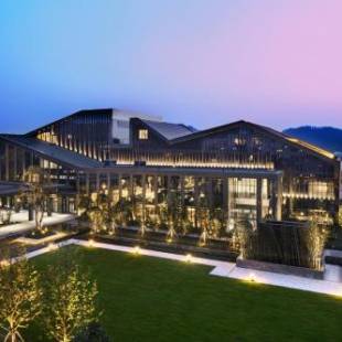 Фотографии гостиницы 
            Hilton Ningbo Dongqian Lake