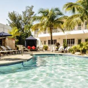 Фотографии гостиницы 
            Tradewinds Apartment Hotel Miami Beach