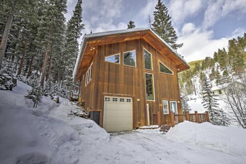 Фотографии гостевого дома 
            Creekside Mtn House with Deck 8 Mi to Idaho Springs