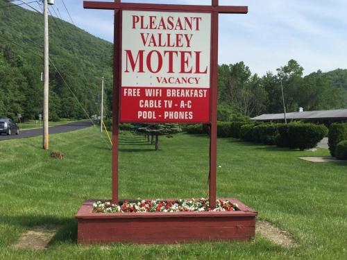 Фотографии мотеля 
            Pleasant Valley Motel West Stockbridge