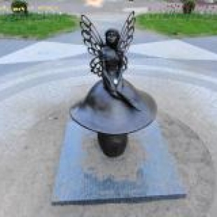 Фотография памятника Скульптура Сказочный гриб и Лесная фея 