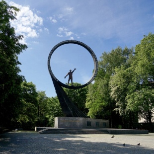 Фотография памятника Памятный знак землякам-космонавтам