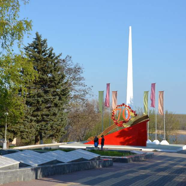 Фотографии достопримечательности 
            Мемориал Площадь героев