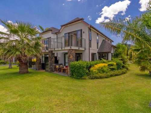 Фотографии гостевого дома 
            Villa 51 - Pauanui Holiday Home