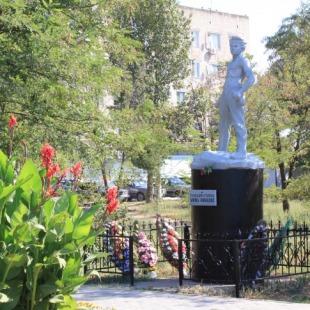 Фотография памятника Памятник пионеру-герою Мише Романову