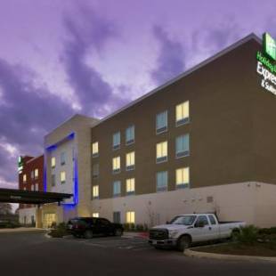 Фотографии гостиницы 
            Holiday Inn Express & Suites New Braunfels, an IHG Hotel