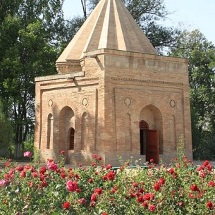Фотография достопримечательности Мавзолей Бабаджа-Хатун