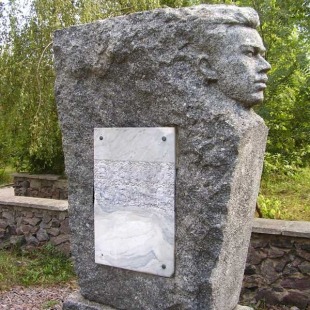 Фотография памятника Памятник поэту Василию Кубанёву