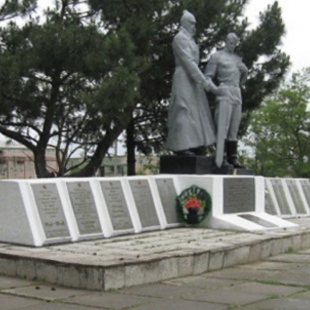 Фотография достопримечательности Братская могила Советских Воинов