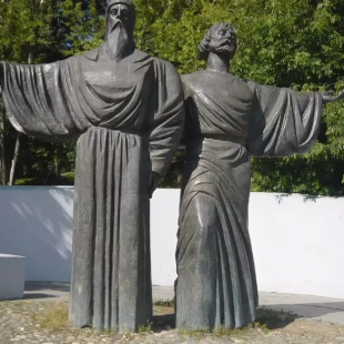 Фотография памятника Памятник основателям Череповца инокам Феодосию и Афанасию