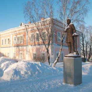 Фотография памятника Памятник купцу и благотворителю А.С. Губкину