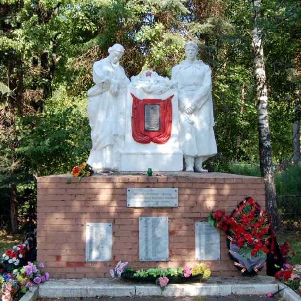 Фотографии достопримечательности 
            Братская могила воинов, погибших в ВОВ