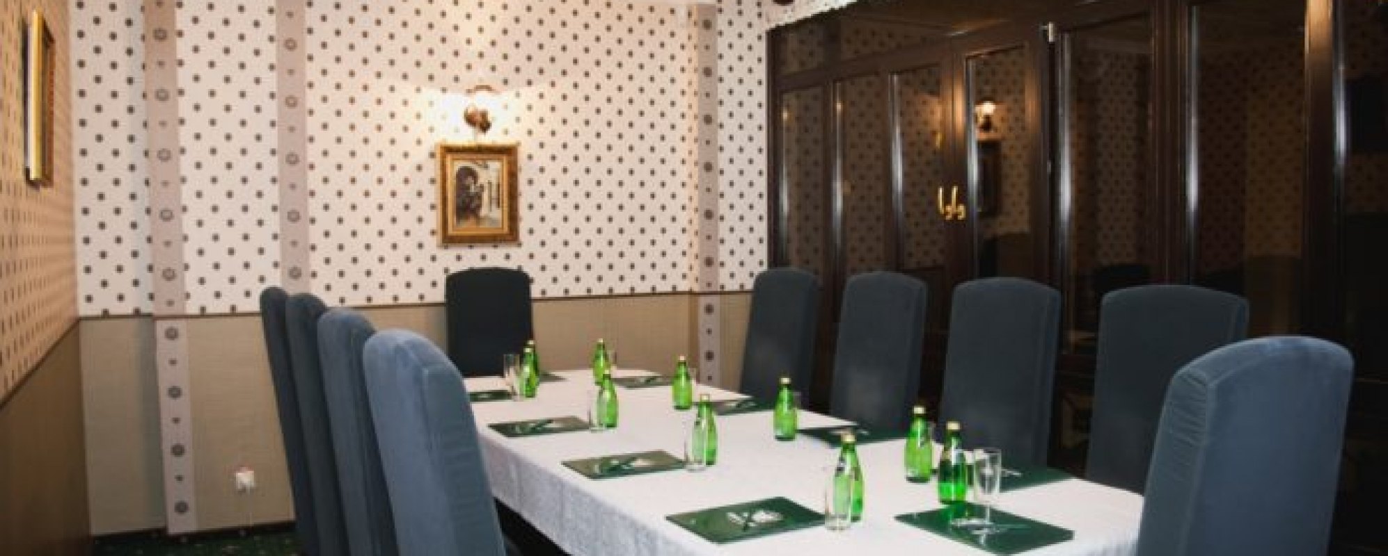 Фотографии комнаты для переговоров VIP-зал переговоров