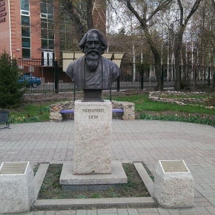 Фотография памятника Бюст Тагора в парке Жастар