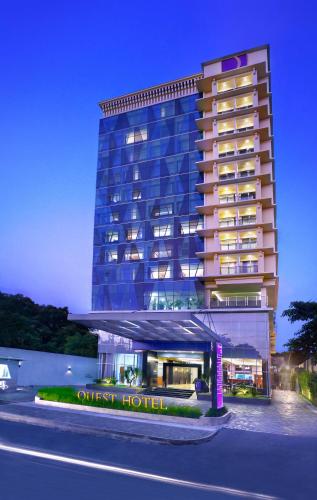 Фотография гостиницы Quest Hotel Darmo - Surabaya by ASTON