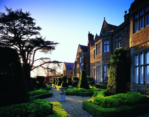 Фотография гостевого дома Fawsley Hall Hotel