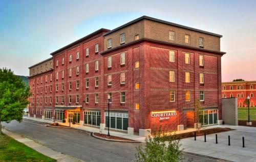 Фотография гостиницы Courtyard Keene Downtown