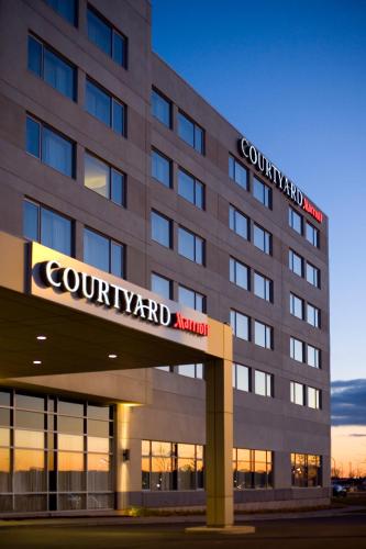 Фотография гостиницы Courtyard by Marriott Montreal Airport