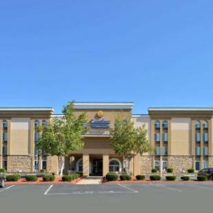 Фотографии гостиницы 
            Comfort Inn and Suites East Hartford