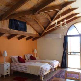 Фотографии гостевого дома
Off The Square