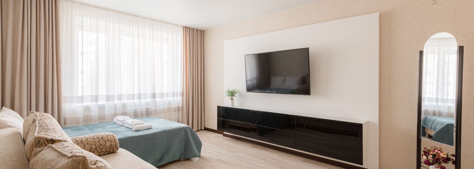 Фотография квартиры Просторная 2-к квартира в центре с 6 сп. местами от RentAp