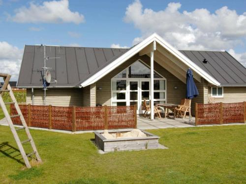 Фотография гостевого дома Three-Bedroom Holiday home in Hemmet 35