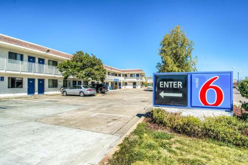 Фотография гостиницы Motel 6-Redding, CA - North