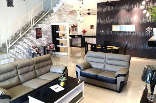 Фотография гостевого дома 12Pax Modern HOme Lumut Beach Karaoke Snooker PSGame LED Darts BBQ in house