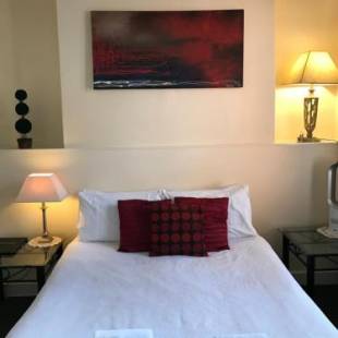 Фотографии мини отеля
The Mews Motel