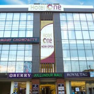 Фотографии гостиницы 
            Hotel One Rahim Yar Khan Club Road