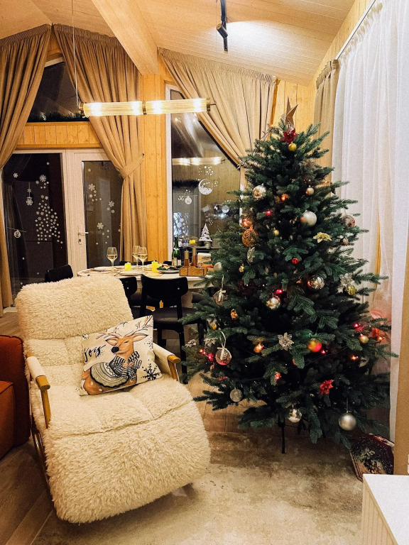 Фотография Коттеджа Частный дом уютный с панорамными окнами с выходом на террасу