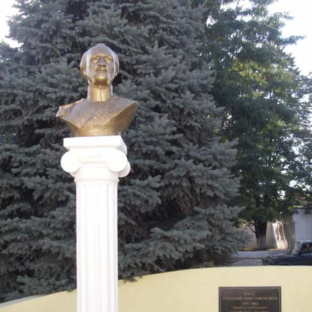 Фотография памятника Памятник генерал-лейтенанту Зассу