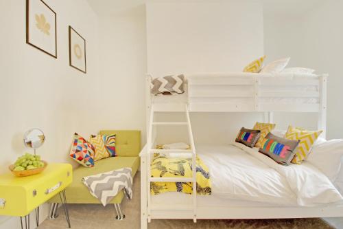 Фотография квартиры Beside The Seaside Apartment - 20 Metres from Seafront - Fast Wifi